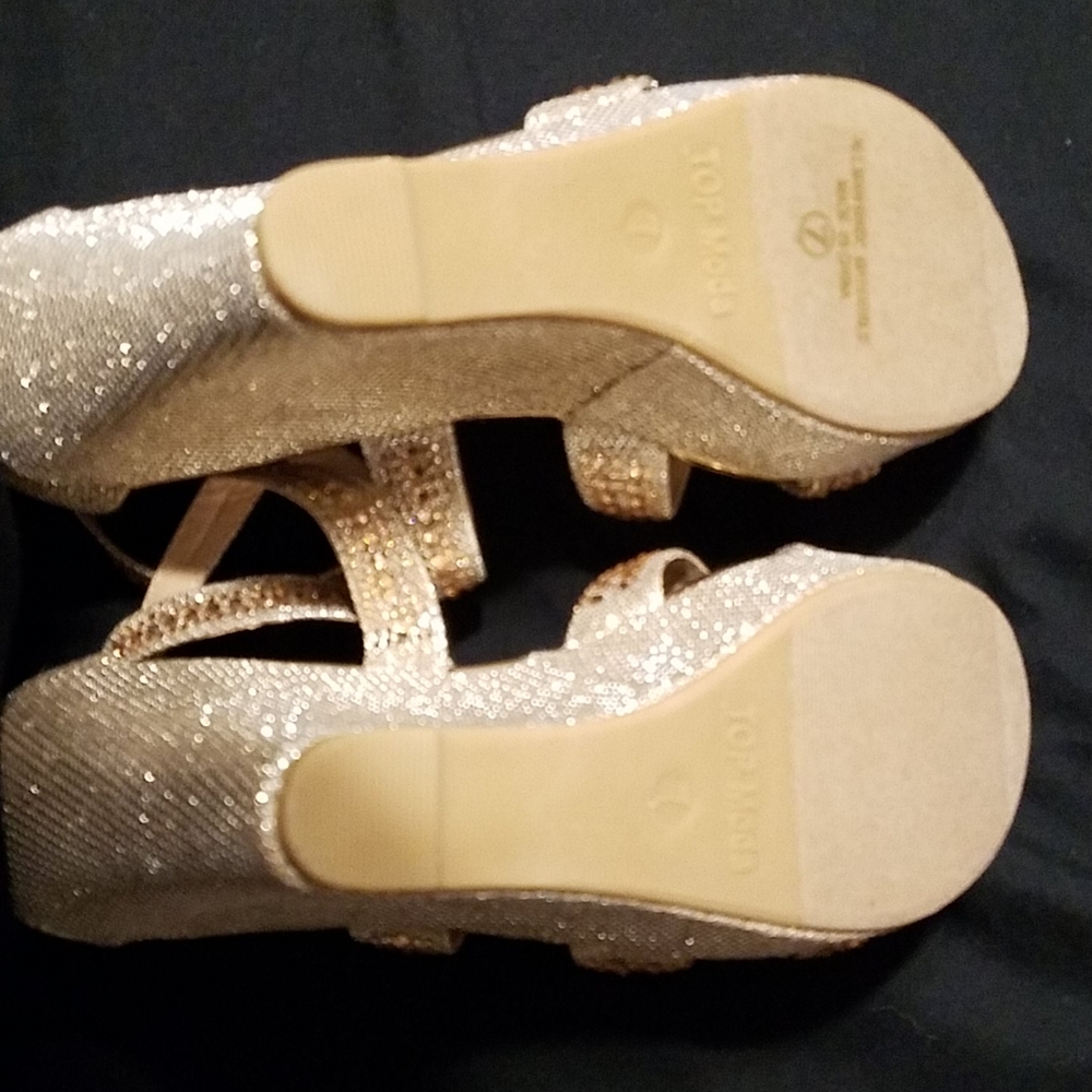Champagne high heels size 7 brand new.. never worn - Picture 3 of 4